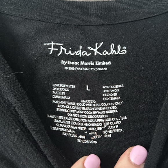 Euc Frida Kahlo T-shirt beautiful photo and graphics bought from museum size L - Picture 2 of 2